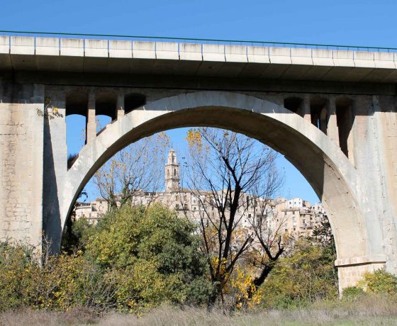 puente con vista de Bocairent al fondo